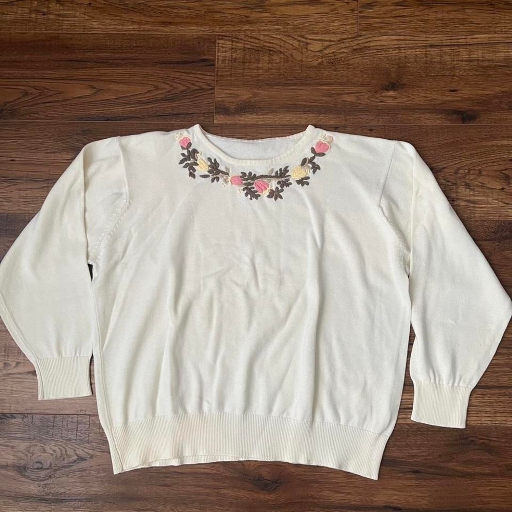 Vintage Cream Floral Embroidered Sweater Lightweight Knit Small Cottagecore Boho